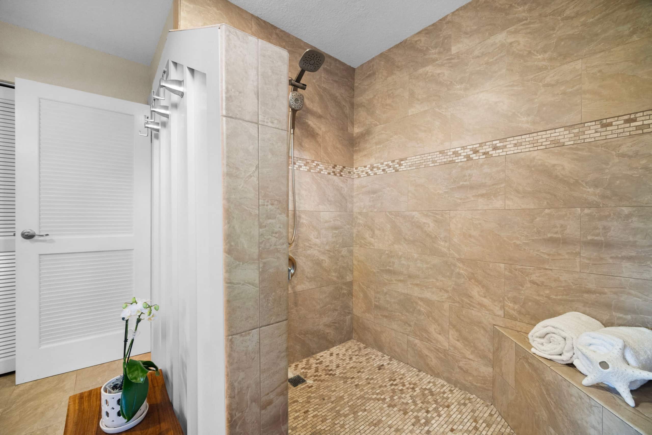 5* Reviews! Spacious Tropical Retreat + Pool + AC - Photo 39