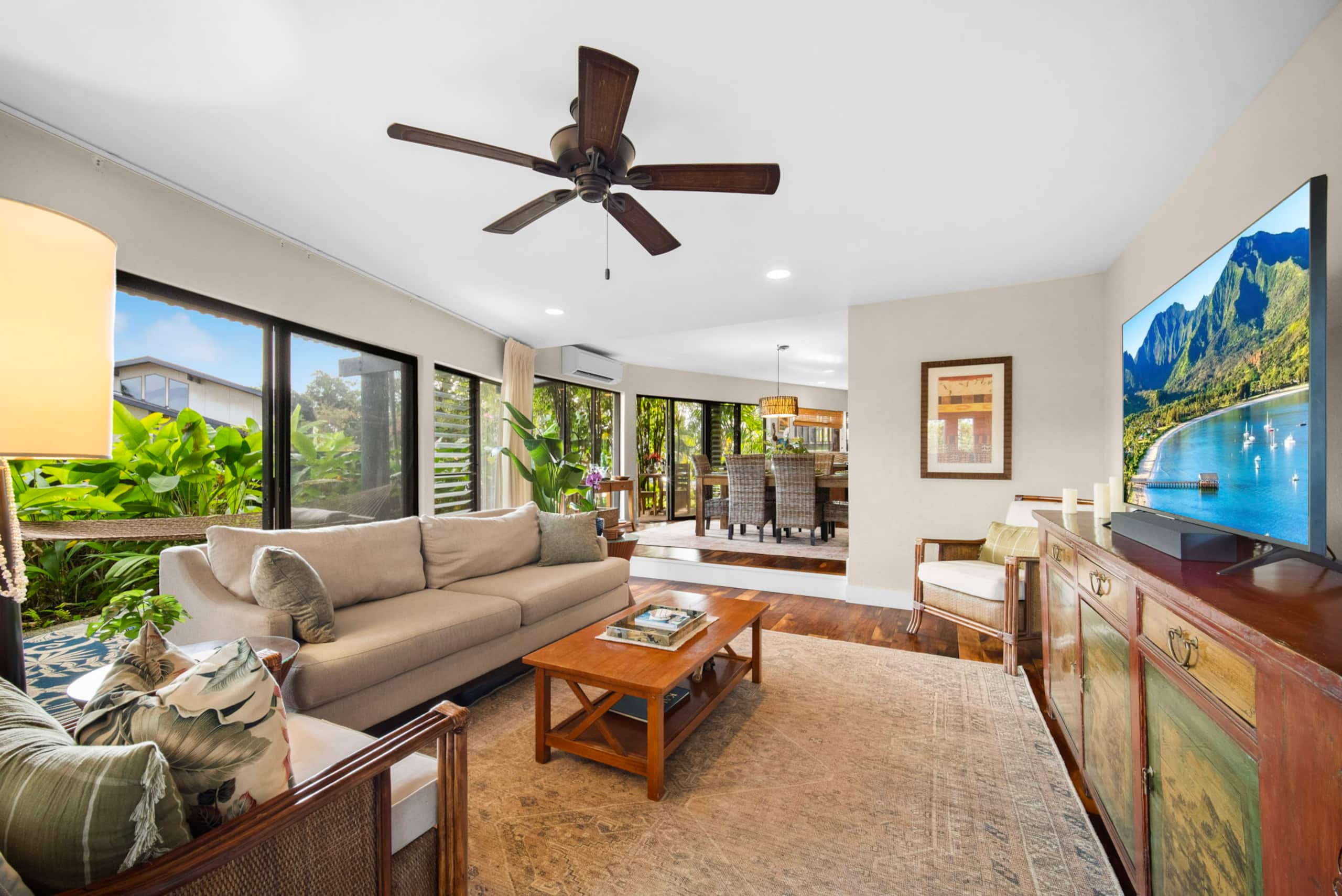 5* Reviews! Spacious Tropical Retreat + Pool + AC - Photo 4
