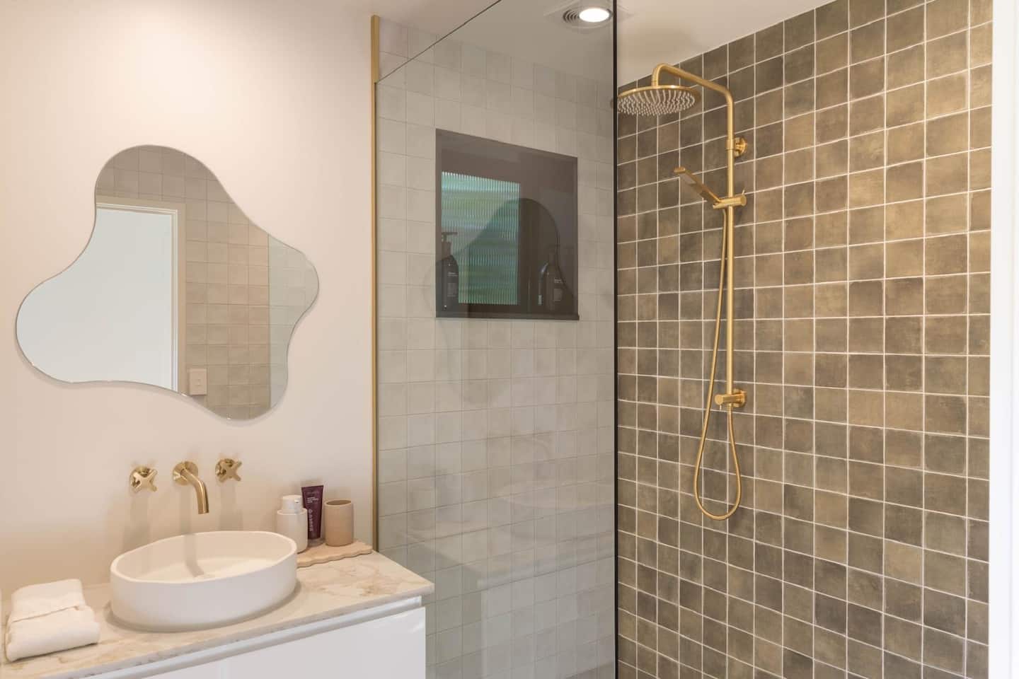 Hot Water Hideaway 4
