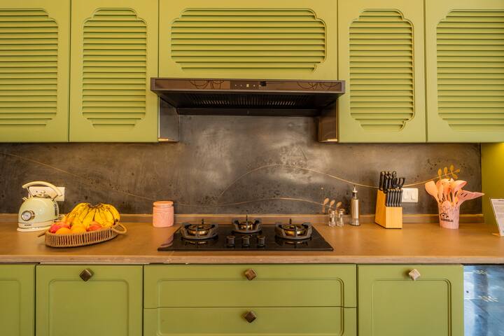 Full kitchen image 2