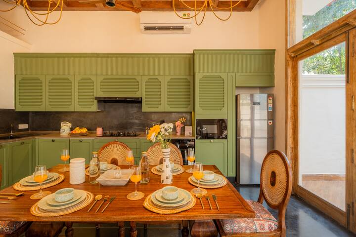 Dining area image 4
