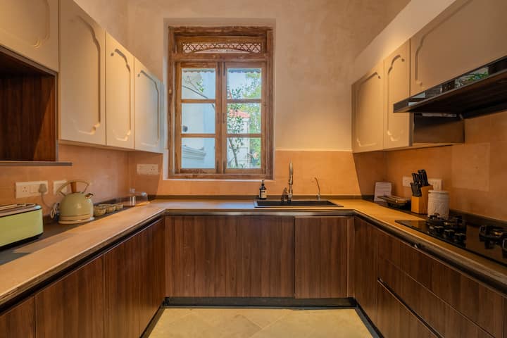 Full kitchen image 1