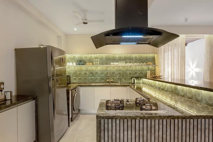 Full kitchen image 1