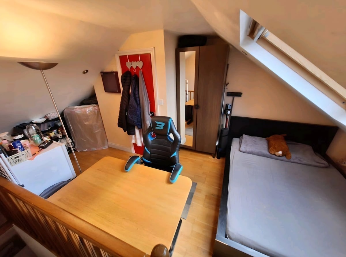 Free Breakfast Double En-suite Toilet