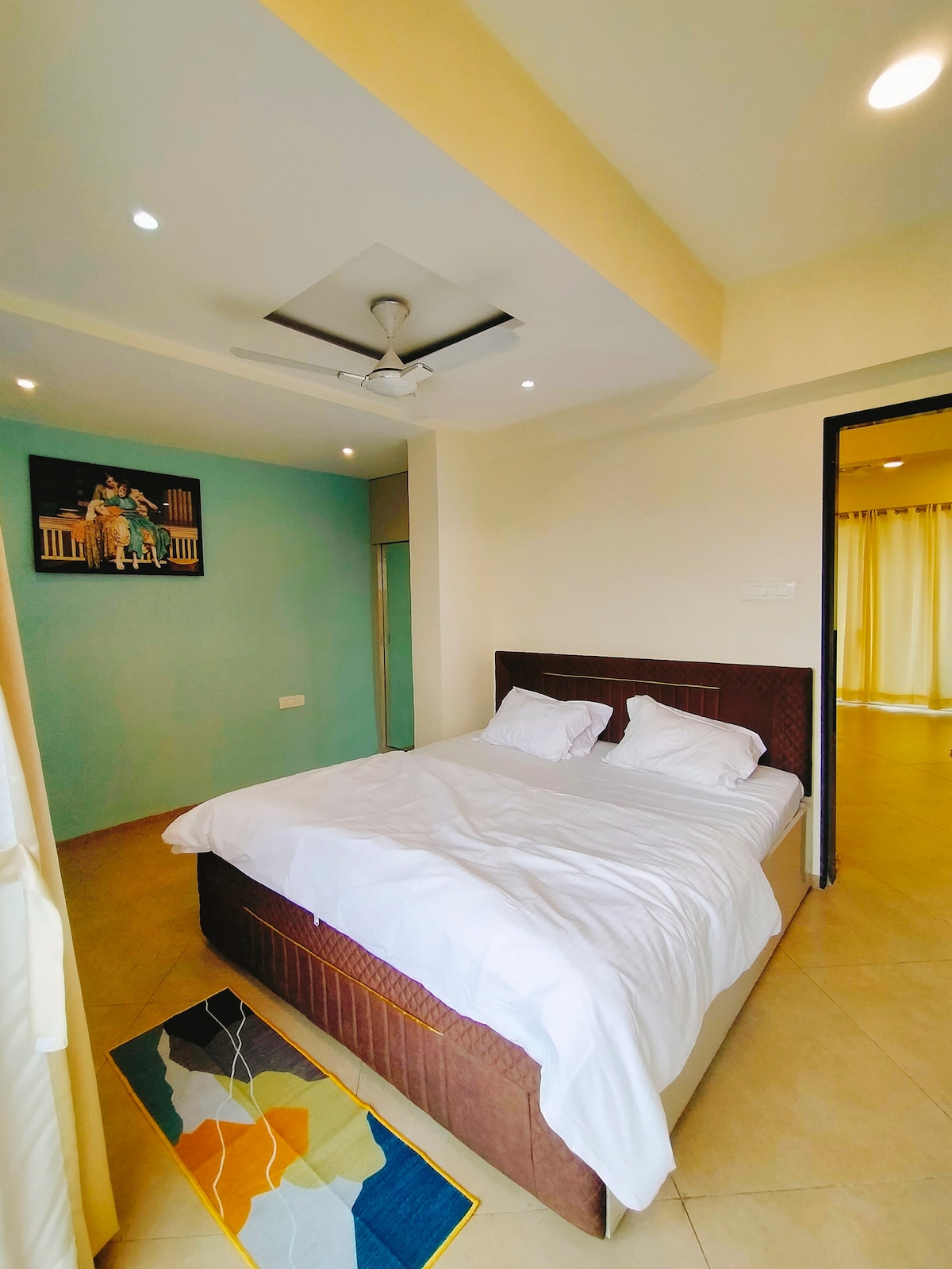 Приземна спалня. Изглед към басейна, достъп до басейна. Тази спалня е без прилежаща тоалетна. 