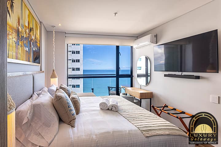 Отпуснете се в идеалния нощен сън.

- Насладете се на нашия матрак Sealy (същият модел, доверен от хотелите Marriott)
- Електрически щори
- Висококачествено спално бельо, твърди и меки възглавници
- Безопасно
- Smart TV 55”
- AC 
- Десктоп с LED ОГЛЕДАЛО
- Ютия и закачалки

