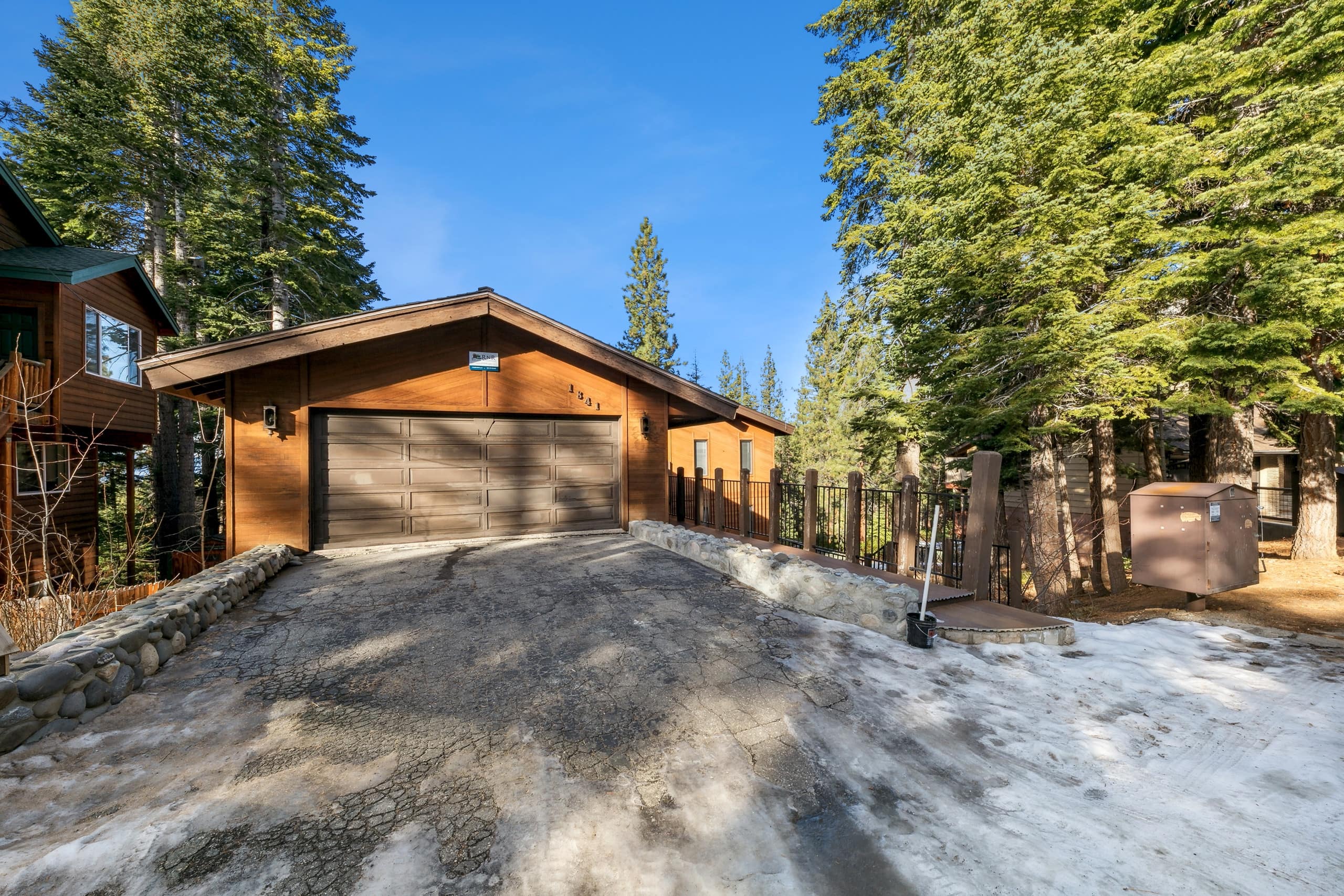 Hunting Lodge with Hot Tub, Sauna & Trail Access - Photo 5