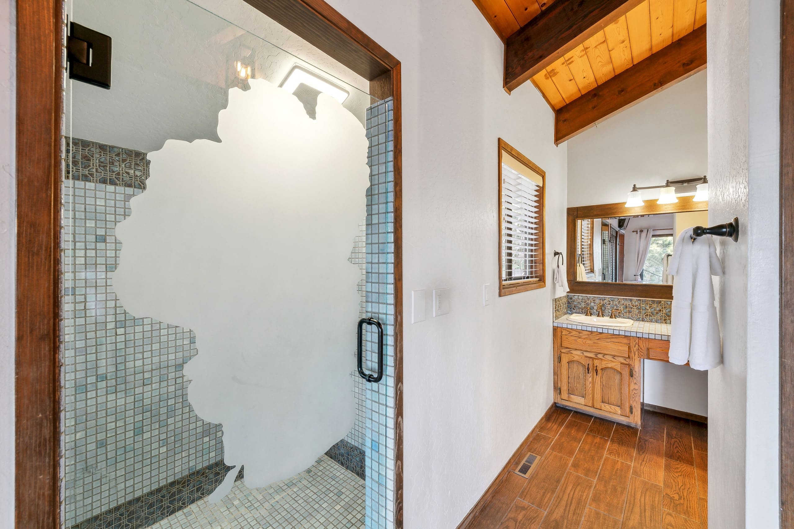 Hunting Lodge with Hot Tub, Sauna & Trail Access - Photo 23