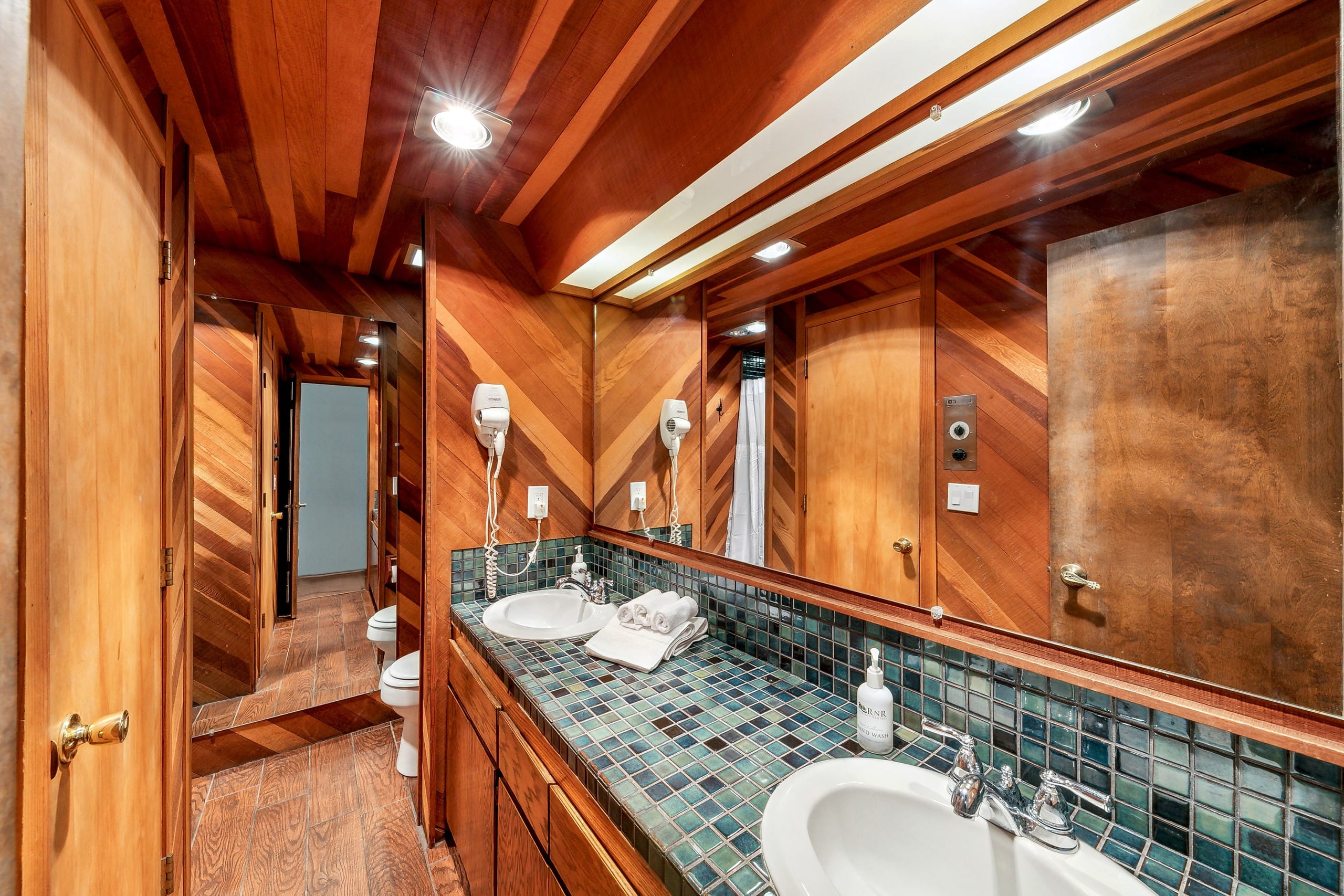 Hunting Lodge with Hot Tub, Sauna & Trail Access - Photo 32