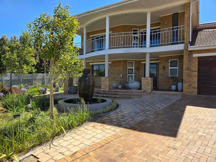 Lovely Family Home With A View - Western Cape