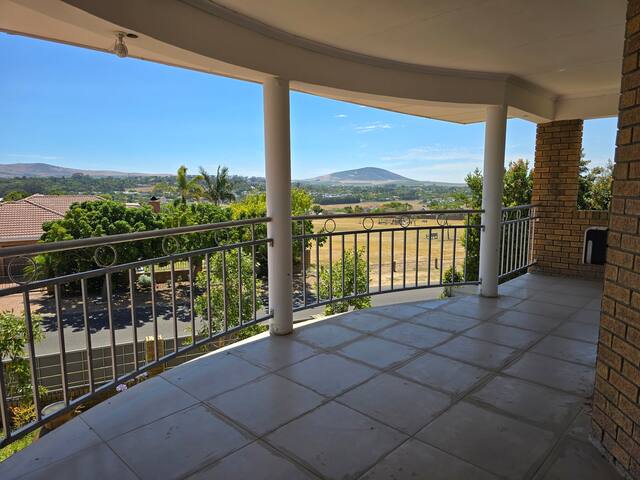 Lovely Family Home With A View gallery image 4