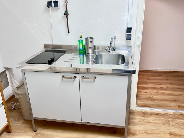 Neat Basement Apartment With Excellent Connections - Bergisch Gladbach
