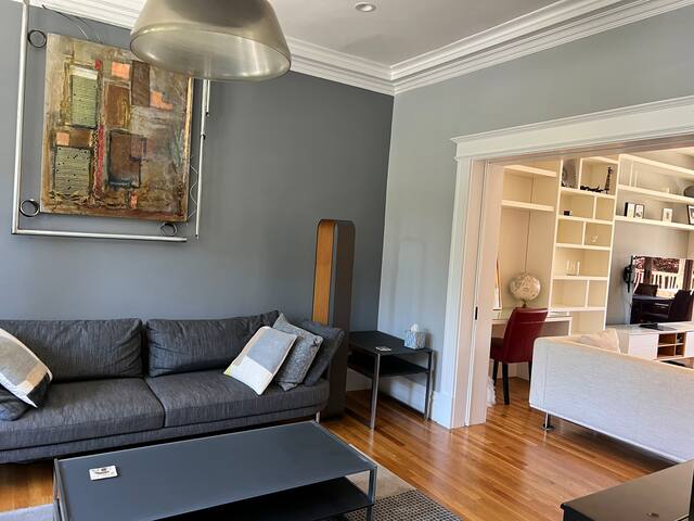 Prime location, Bright and Airy 4Br/3.5 bath home gallery image 4