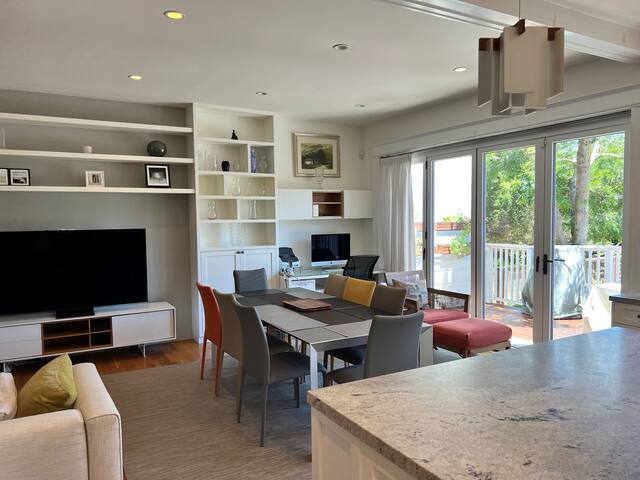 Luxurious modern 5 bed/4.5 bath home near Presidio gallery image 4