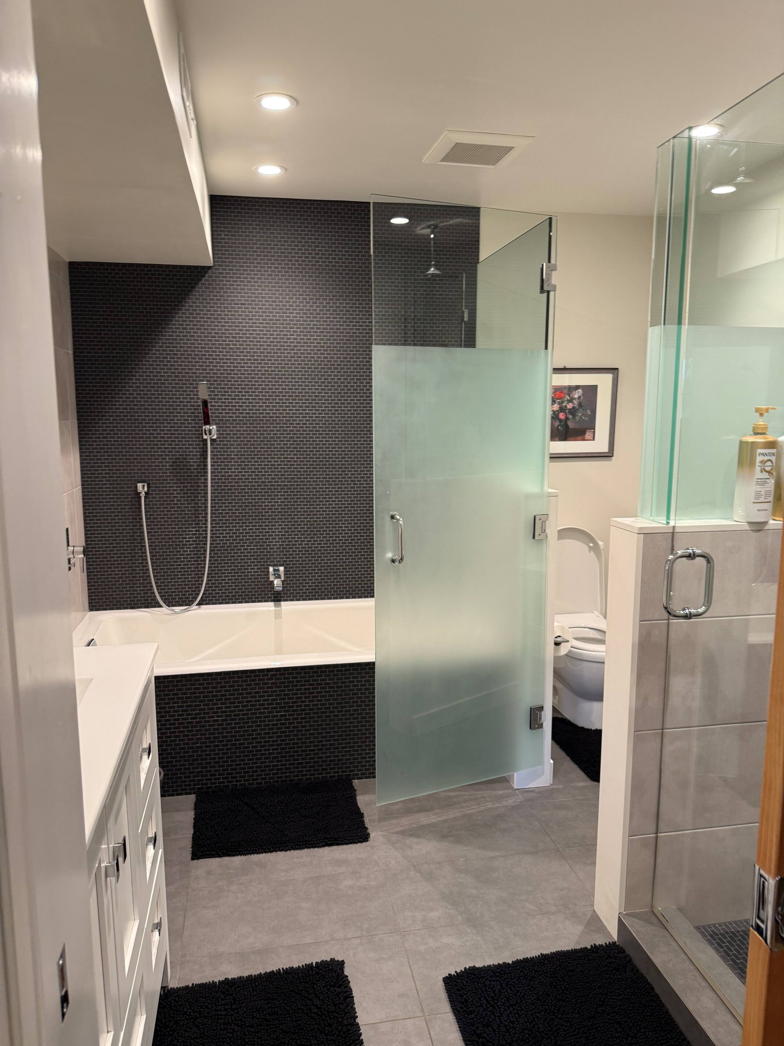 Home in San Francisco · ★4.9 · 5 bedrooms · 5 beds · 4.5 baths - Image 12