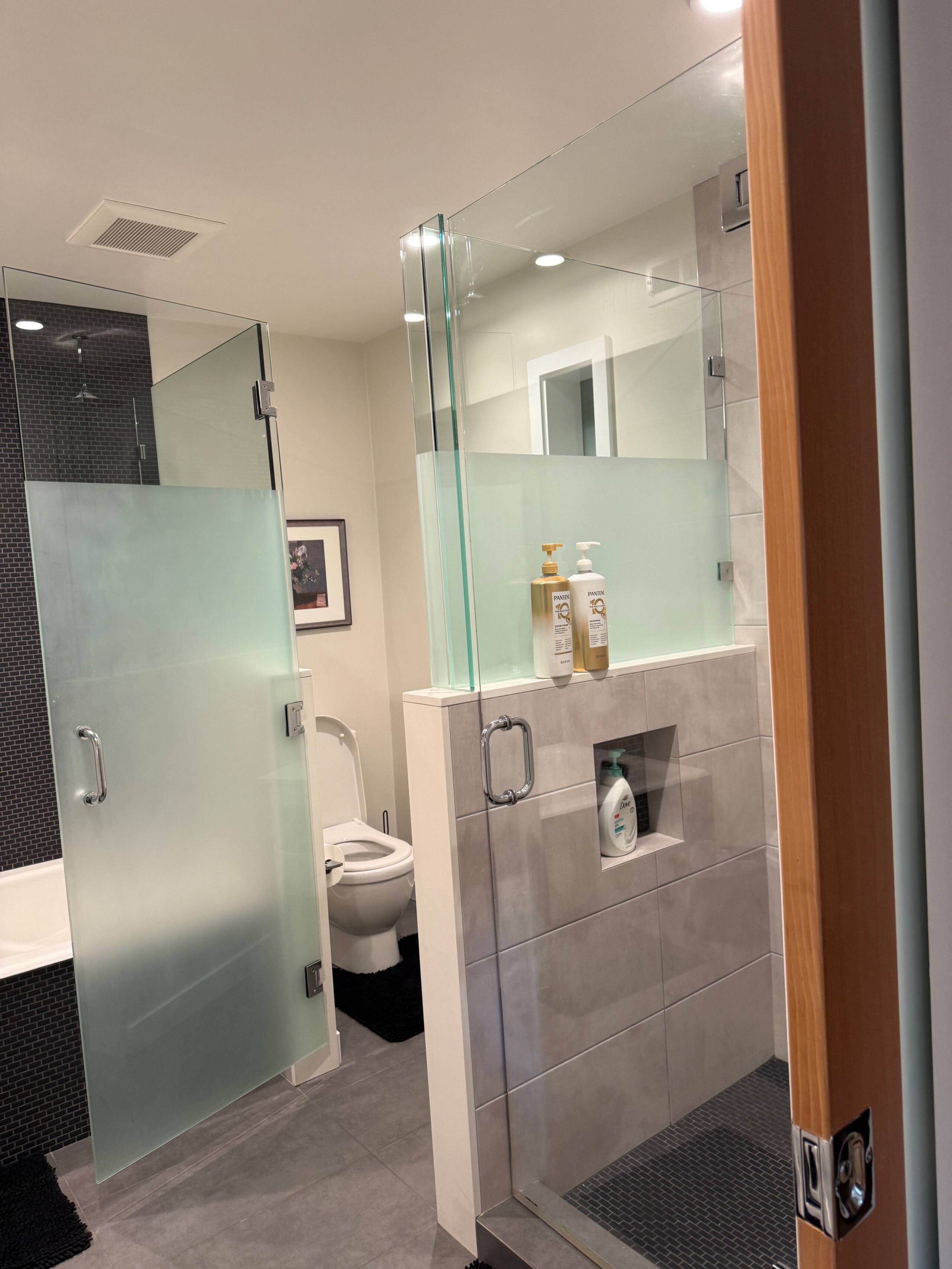 Home in San Francisco · ★4.9 · 5 bedrooms · 5 beds · 4.5 baths - Image 11