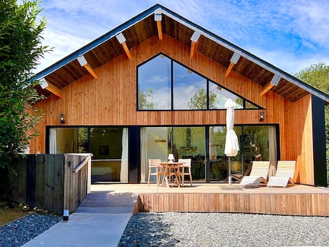 Arty loft 
800 meters from the sea with jacuzzi