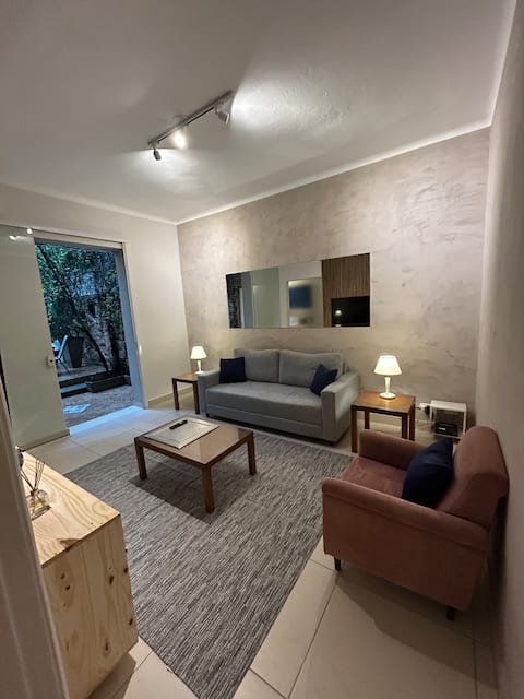 Top performing Airbnb: Charming house with an electric car charger in Liberdade