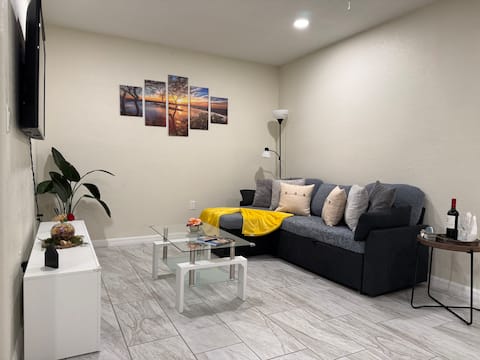 Top Airbnb: King Bed • Kitchen • W/D • Near Fort Myers & RSW in Lehigh Acres