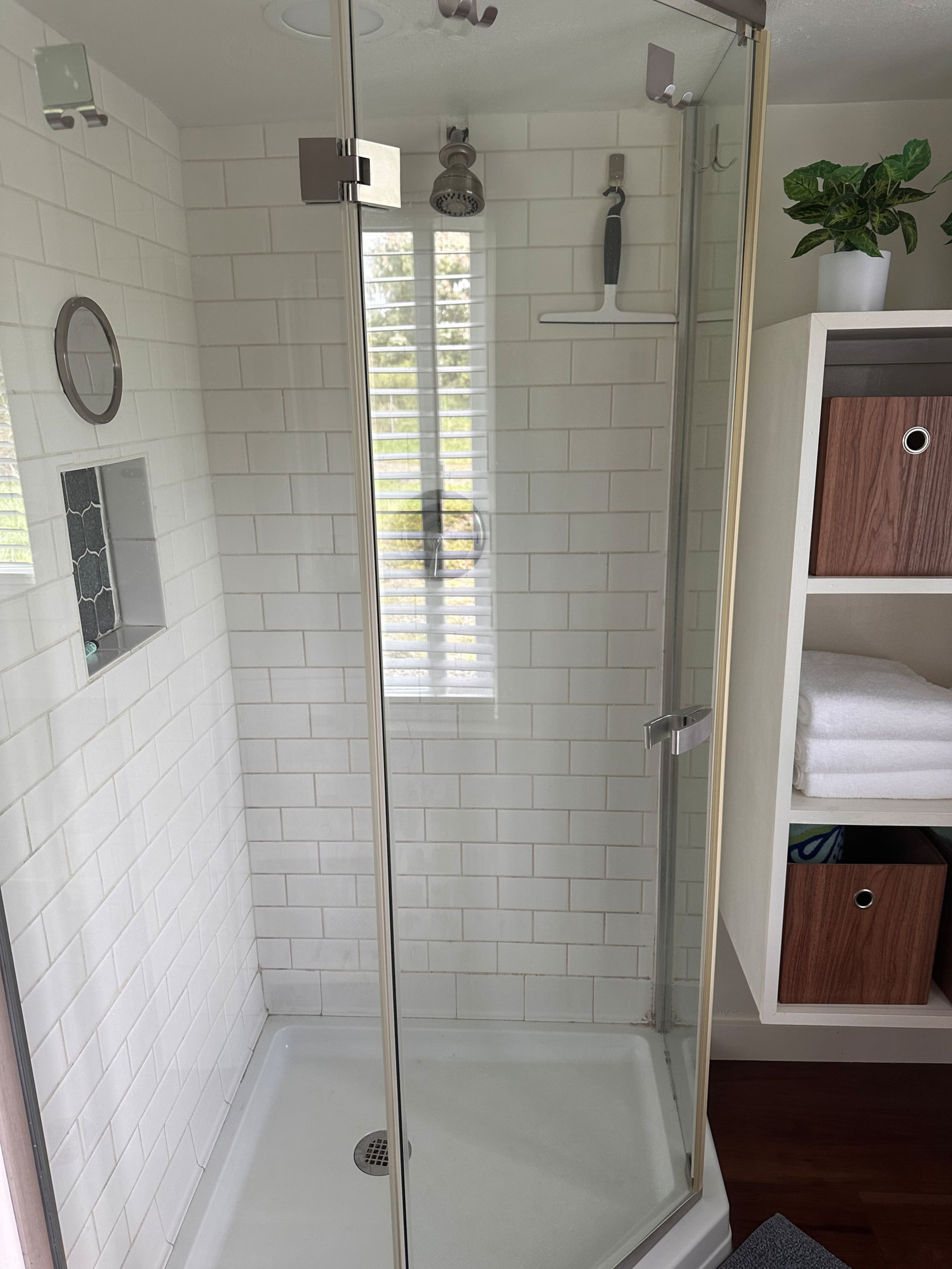 Eco Tiny Home + Outdoor Oasis. 5 min to Hilo. - Photo 6