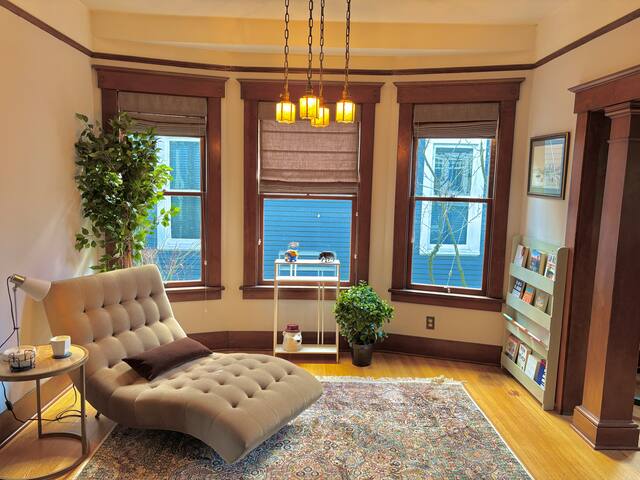 Historic Craftsman–Modern Luxury Near Park & Café gallery image 2