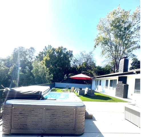 5BR w/ Hot Tub & Views