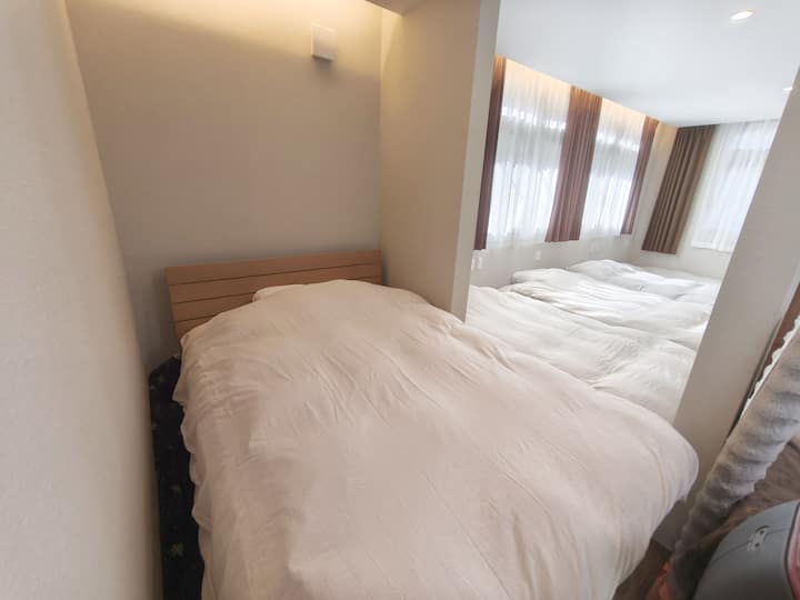 El color de las sábanas puede variar.