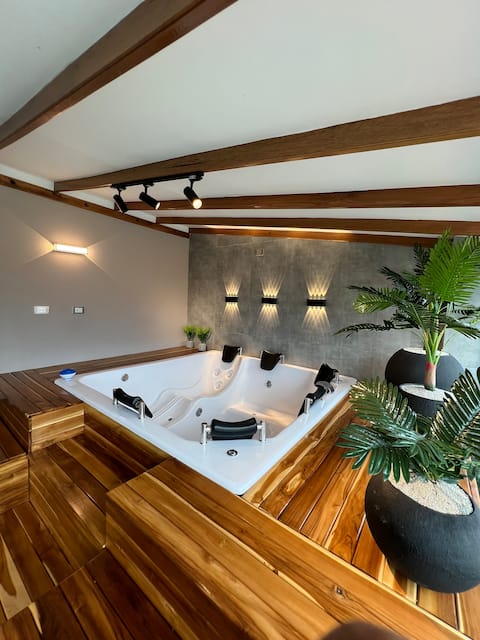 Luxury Jacuzzi/Private/AC/… Near Medellín