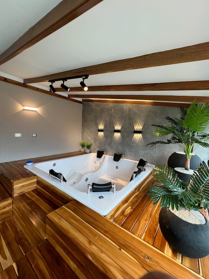 Luxury Jacuzzi/Private/AC/… Near Medellín