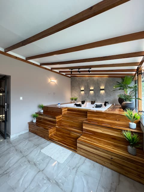 Luxury Jacuzzi/Private/AC/… Near Medellín