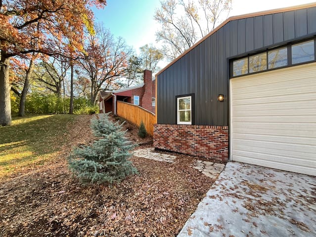 A city-accessible retreat near 3M