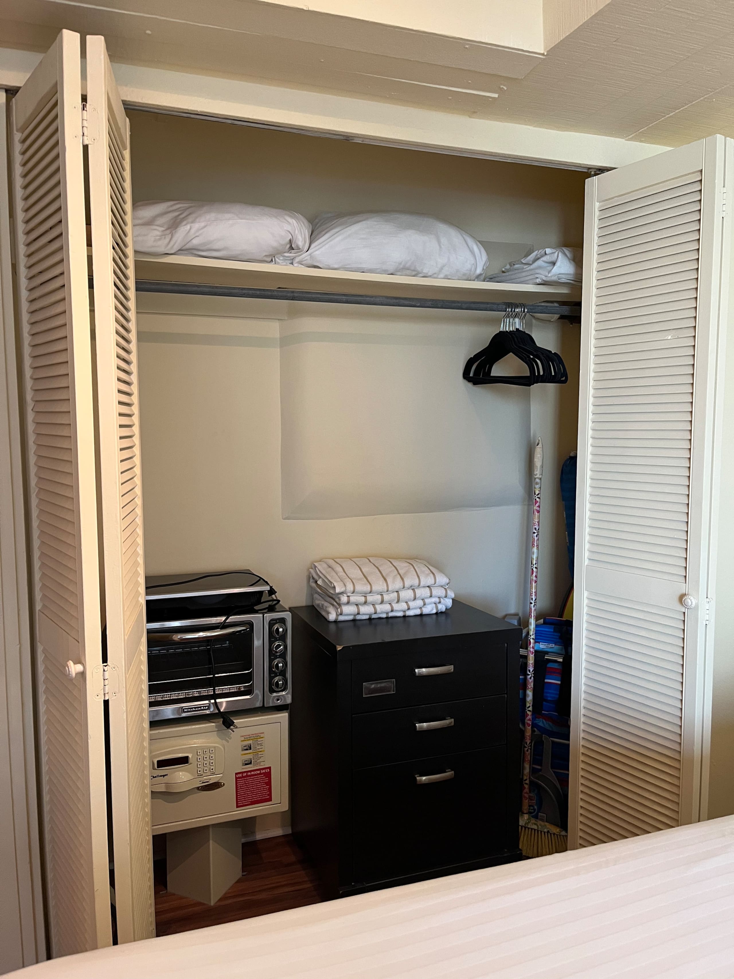 Cozy Studio at Imperial Waikiki – 1 Block to Beach - Image 10