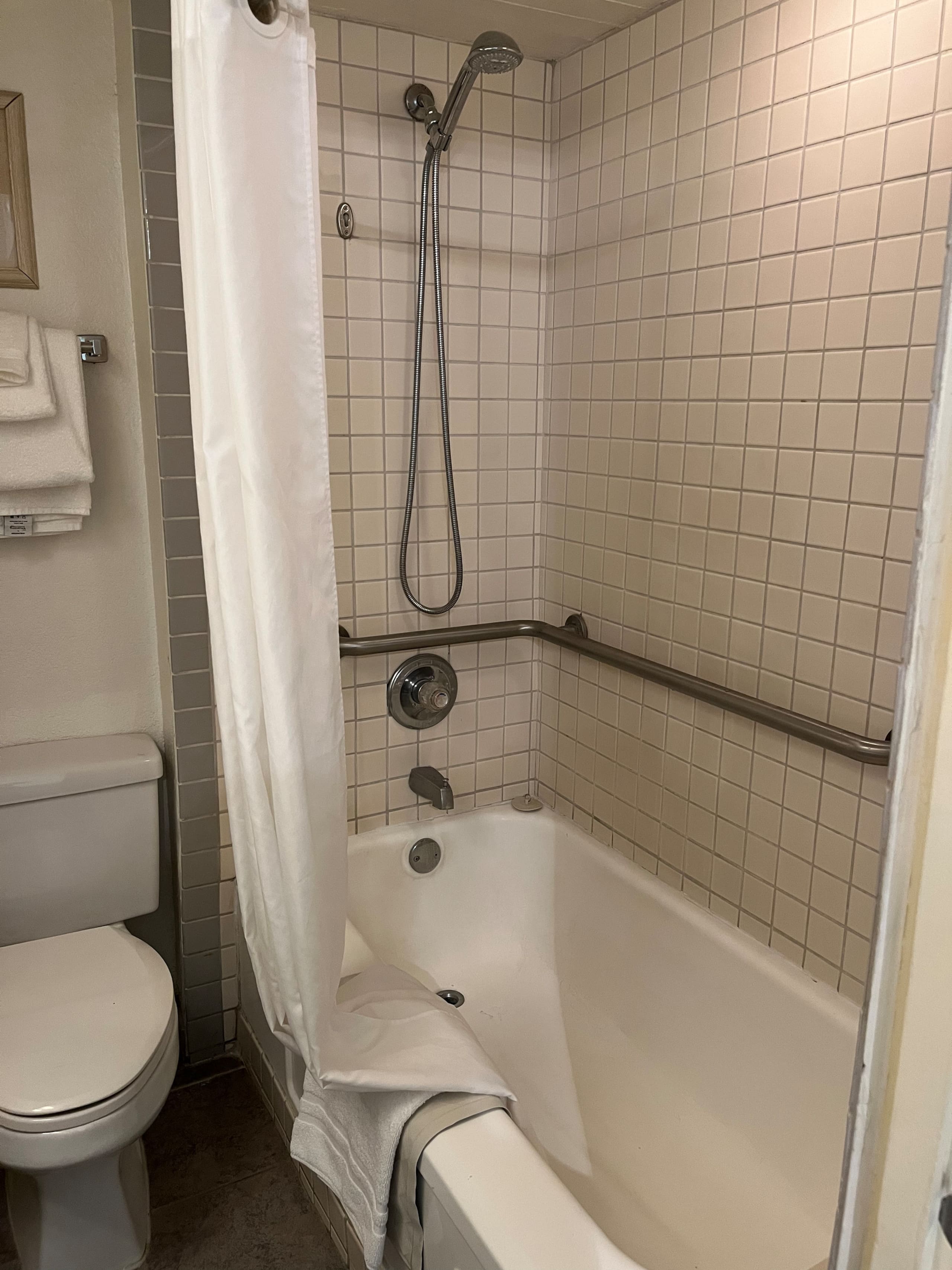 Cozy Studio at Imperial Waikiki – 1 Block to Beach - Image 14