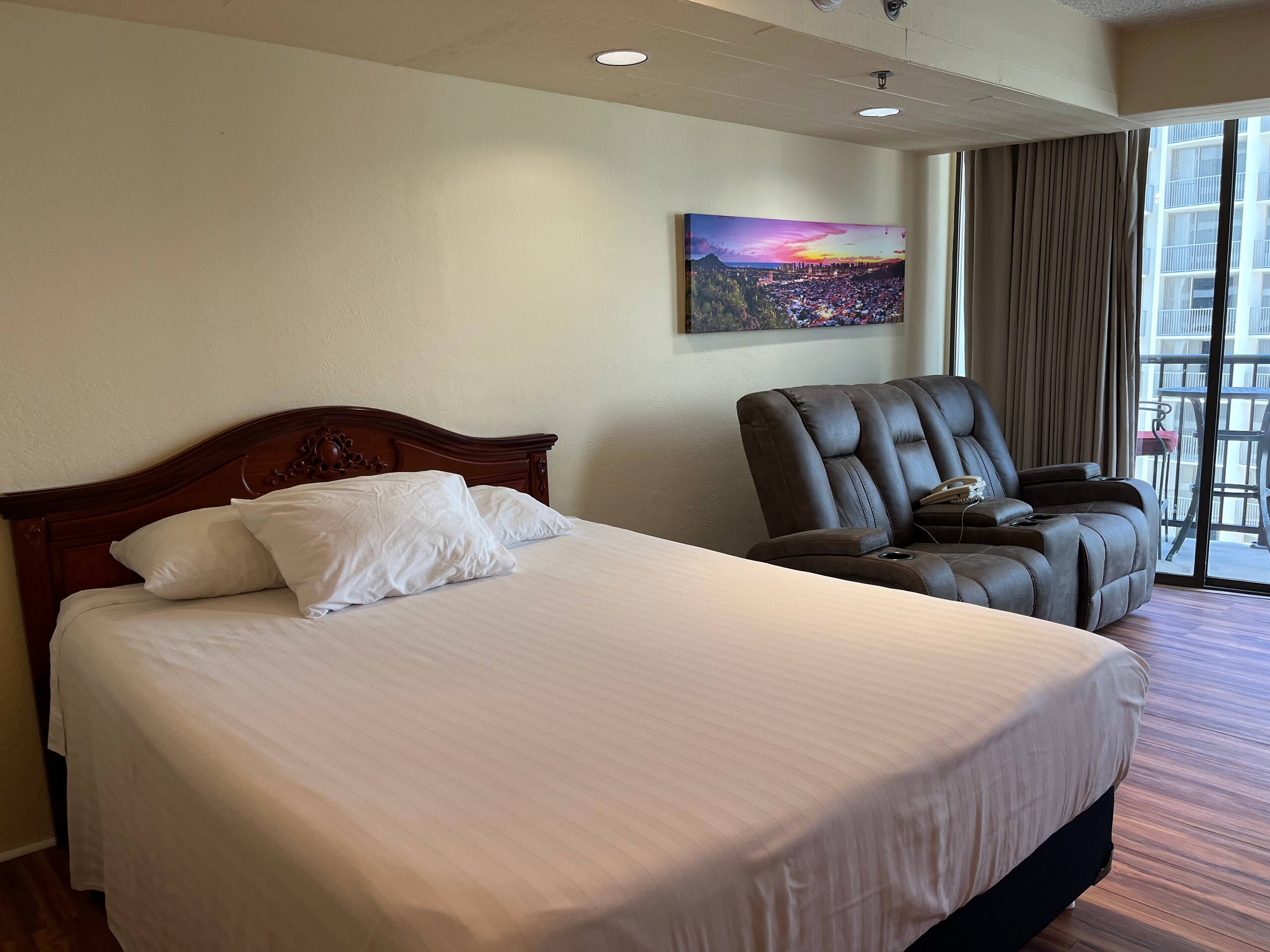 Cozy Studio at Imperial Waikiki – 1 Block to Beach - Image 2