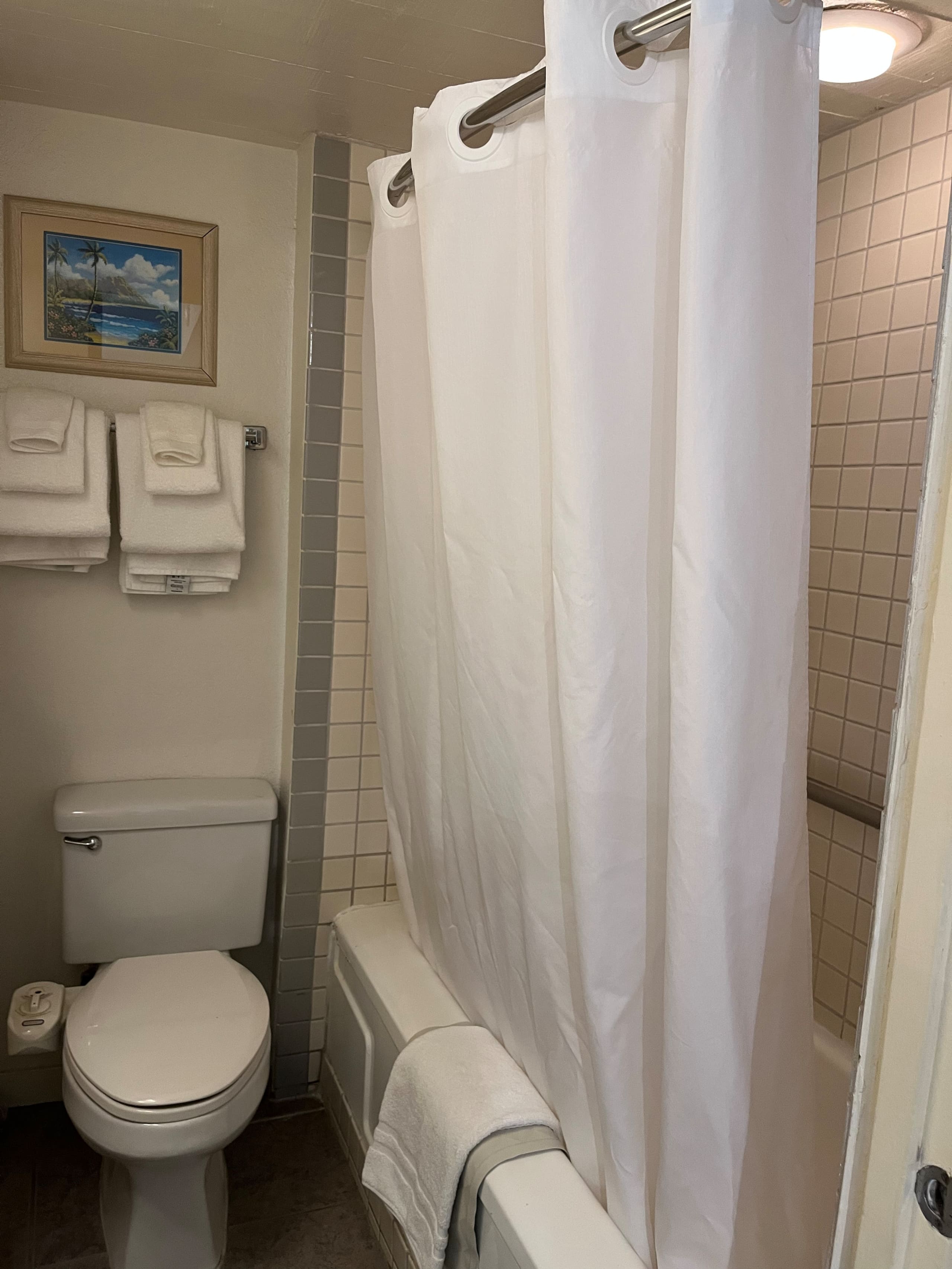 Cozy Studio at Imperial Waikiki – 1 Block to Beach - Image 15