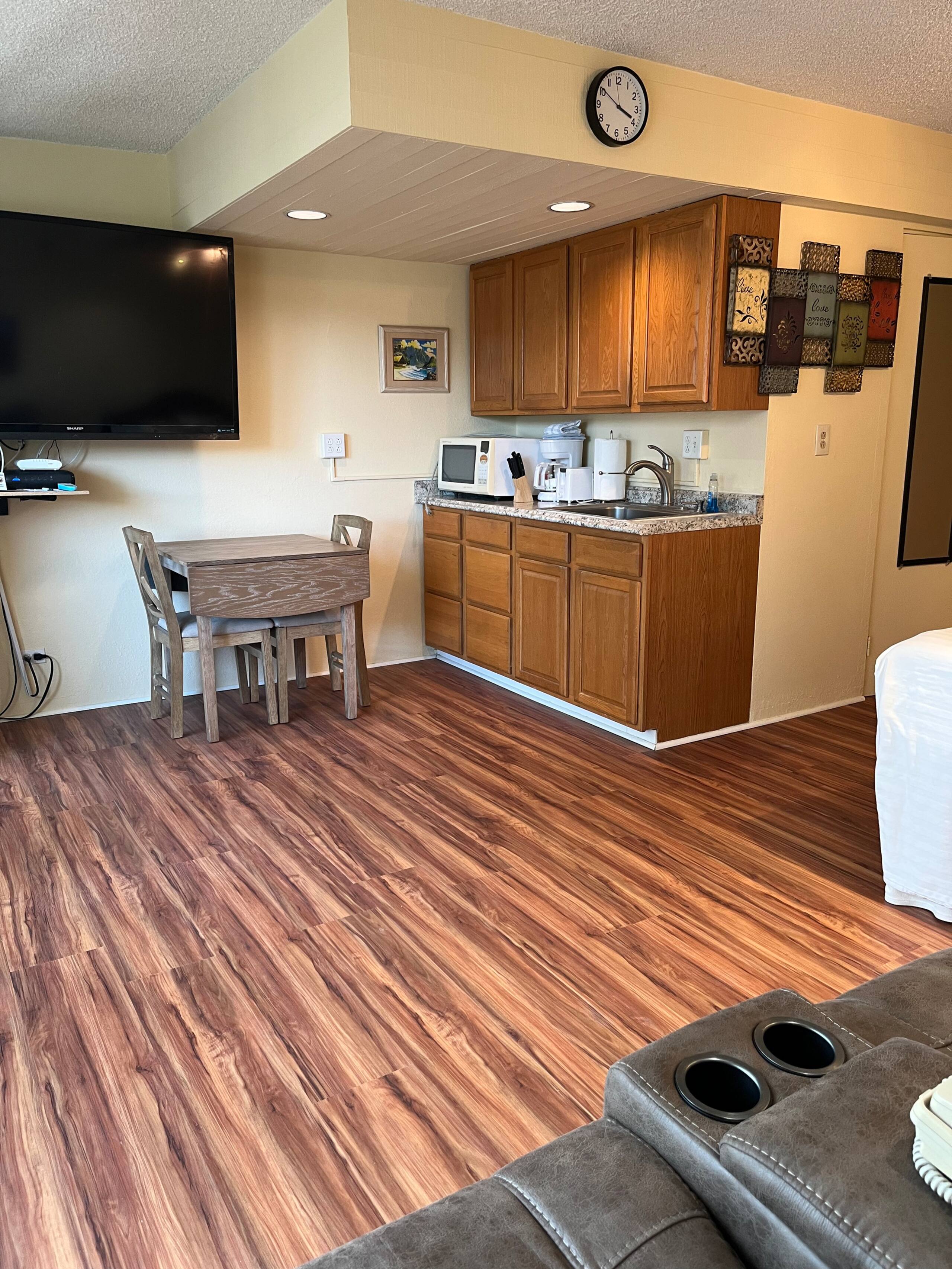 Cozy Studio at Imperial Waikiki – 1 Block to Beach - Image 11