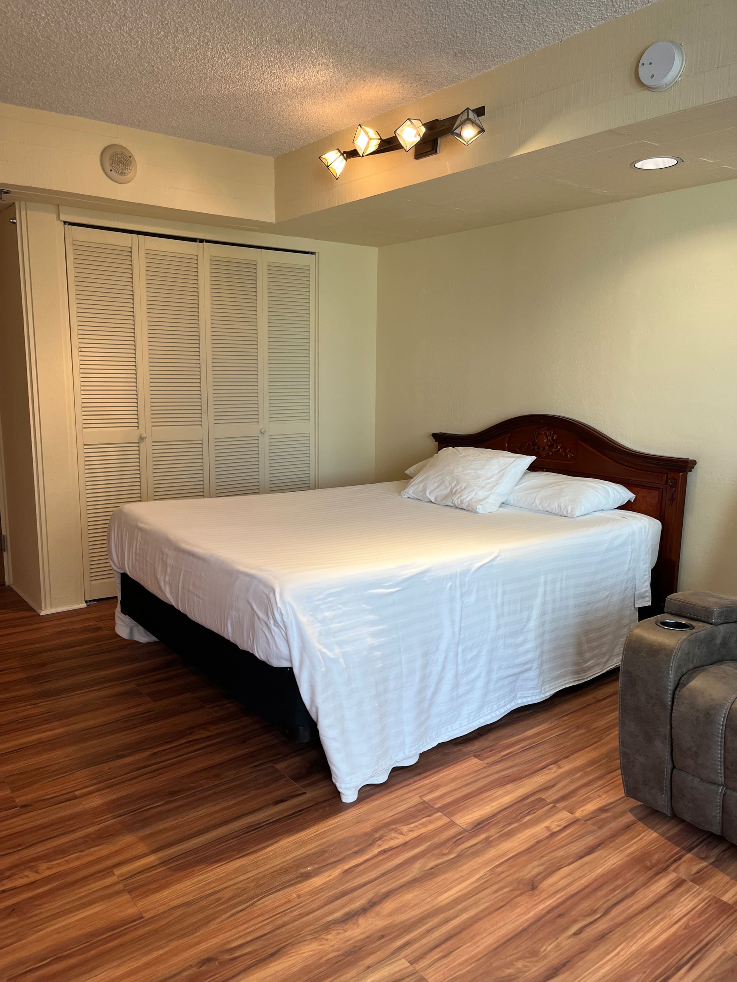 Cozy Studio at Imperial Waikiki – 1 Block to Beach - Image 3