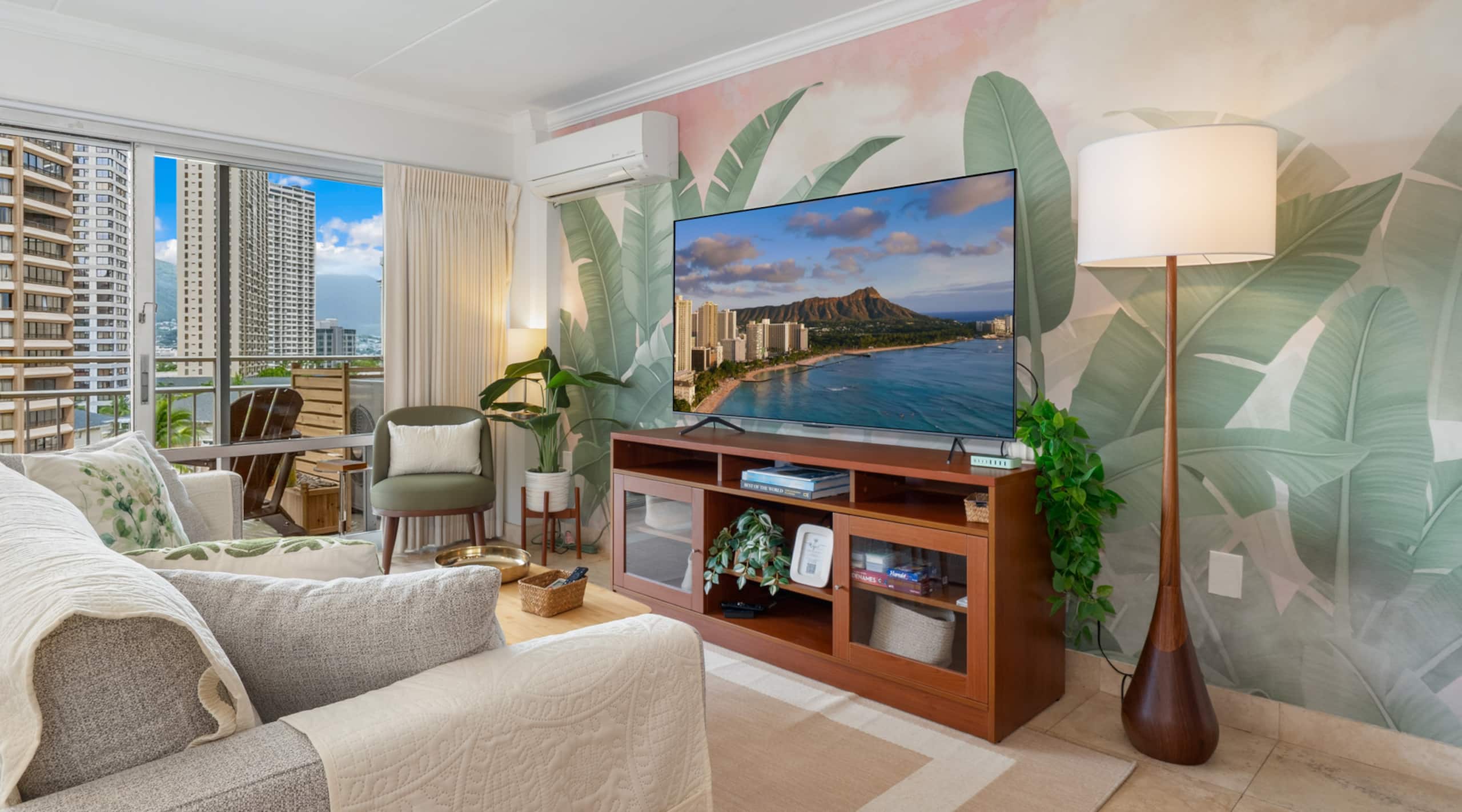 Condo in Honolulu · ★5.0 · 1 bedroom · 2 beds · 1 private bath - Image 3