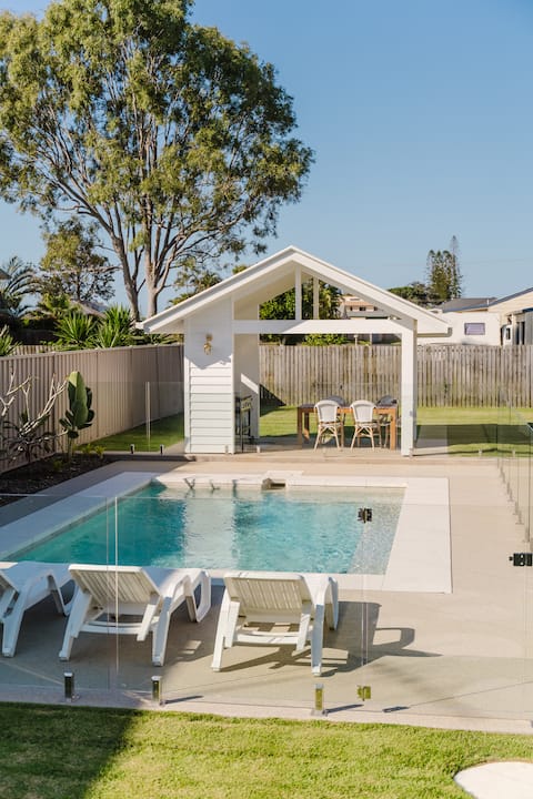 Waves at Burnett Heads