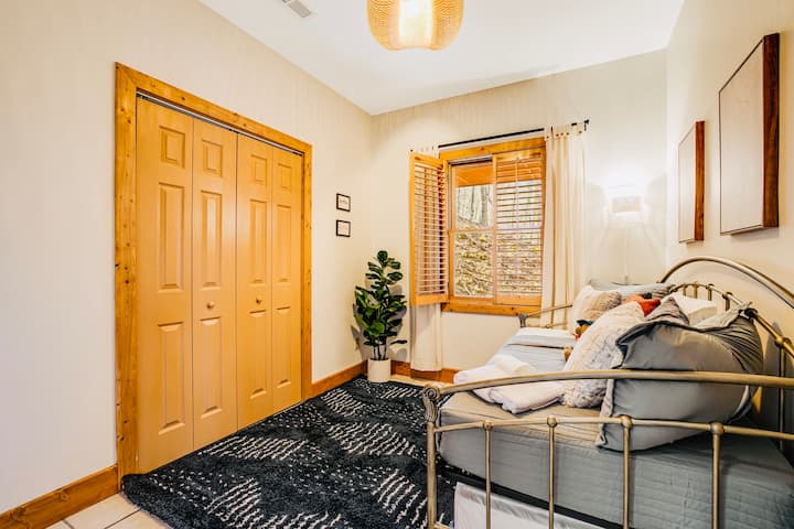 This cozy room has a trundle bed that has 2 twin beds, can be put together to make almost a king bed.