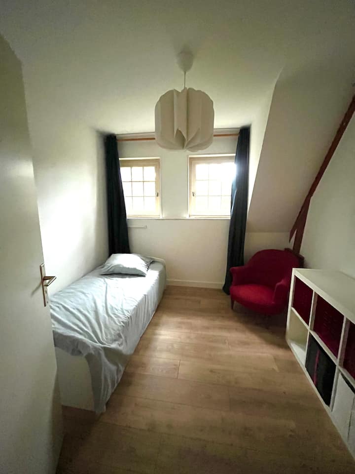 საძინებელი 4