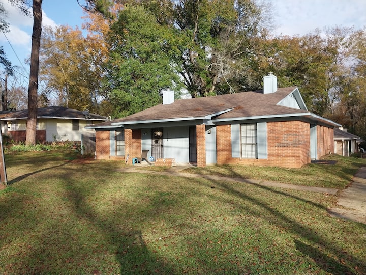 Quiet 2br Duplex, Free Parking, 12 Min Downtown - Jackson, MS