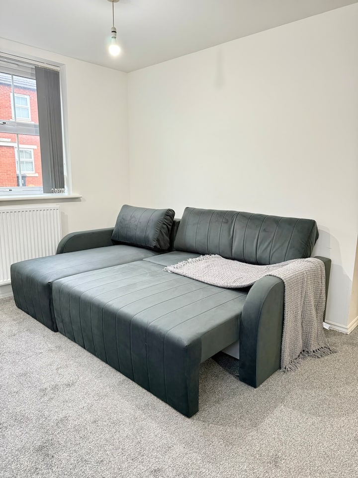 Newly Furnished 2-bedroom Flat With Parking - Leicester