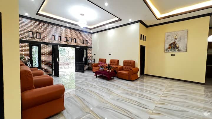 Villa Nyaman Dengan View Alam - Sukabumi