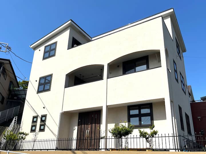 小山光＋KEY OPERATIONによる、神奈川・葉山町の別荘「Hayama