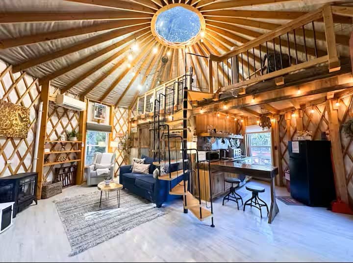"Simply Serenity Yurt"- Magical Getaway W/ Hot Tub - Fancy Gap, VA