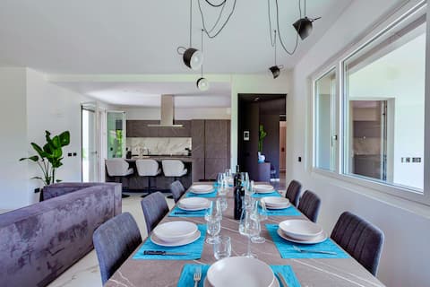 Modern villa with a pool and gym on Lake Maggiore