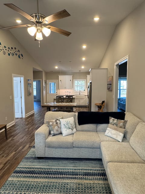 Popular Airbnb listing: The Blue Marlin-close to Holden Beach! in Holden Beach