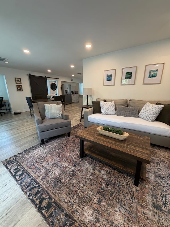Villa On Hillsborough River - Temple Terrace, FL
