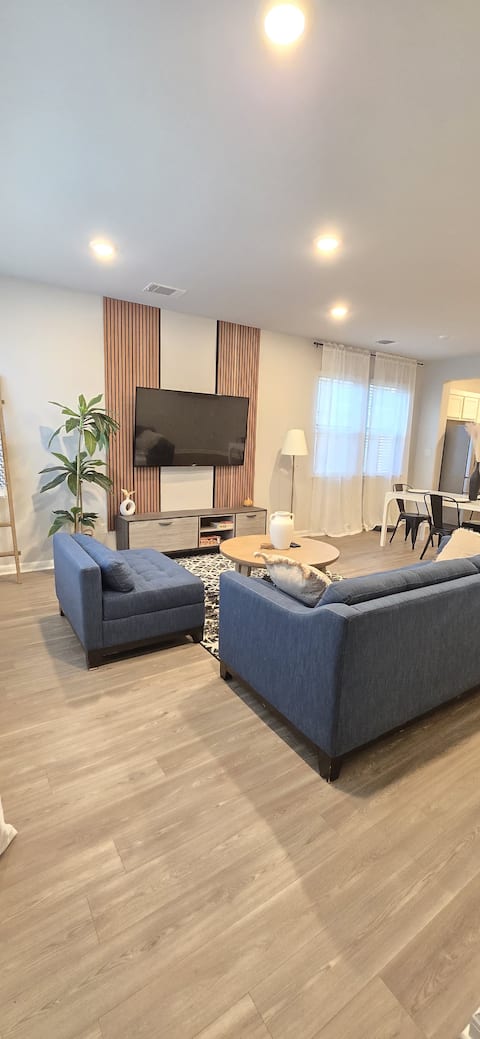 Cozy new home near Austin, easy access to hw 290.